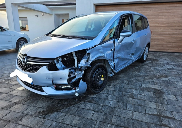Opel Zafira cena 24900 przebieg: 110000, rok produkcji 2016 z Września małe 154